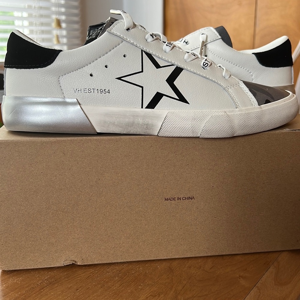 *NWT Vintage Havana Jean sneakers* size 8